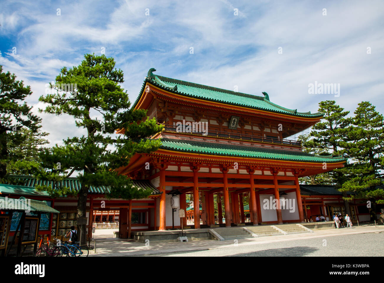 Il Santuario Heian è un santuario shintoista situato in Sakyō-ku, Kyoto, Giappone. Il santuario è classificato come un Beppyō Jinja dall Associazione dei Santuari Shintoisti. Foto Stock