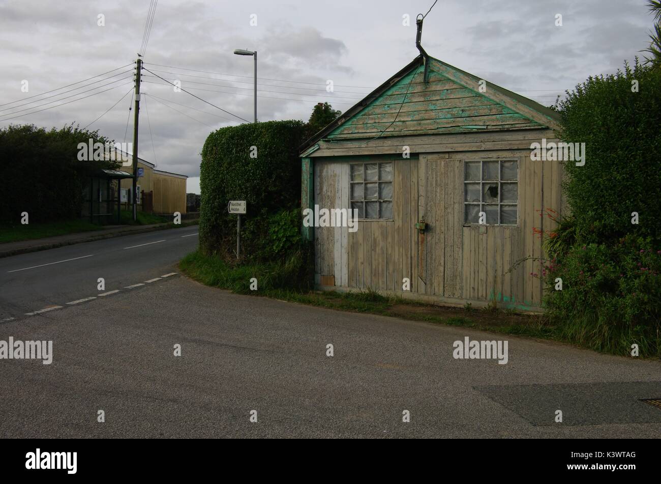 Vecchio garage. Cury, Cornwall Foto Stock