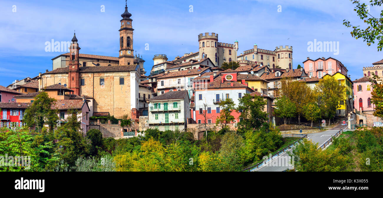 Impressionante castigliole d' asti borgo e castello,piemonte,l'Italia. Foto Stock