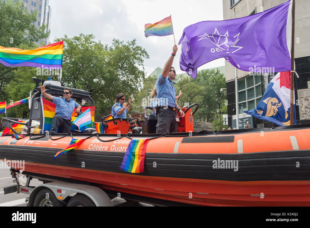 Montreal, Canada - 20 August 2017: Coast Guard a Montreal Gay Pride Parade Foto Stock