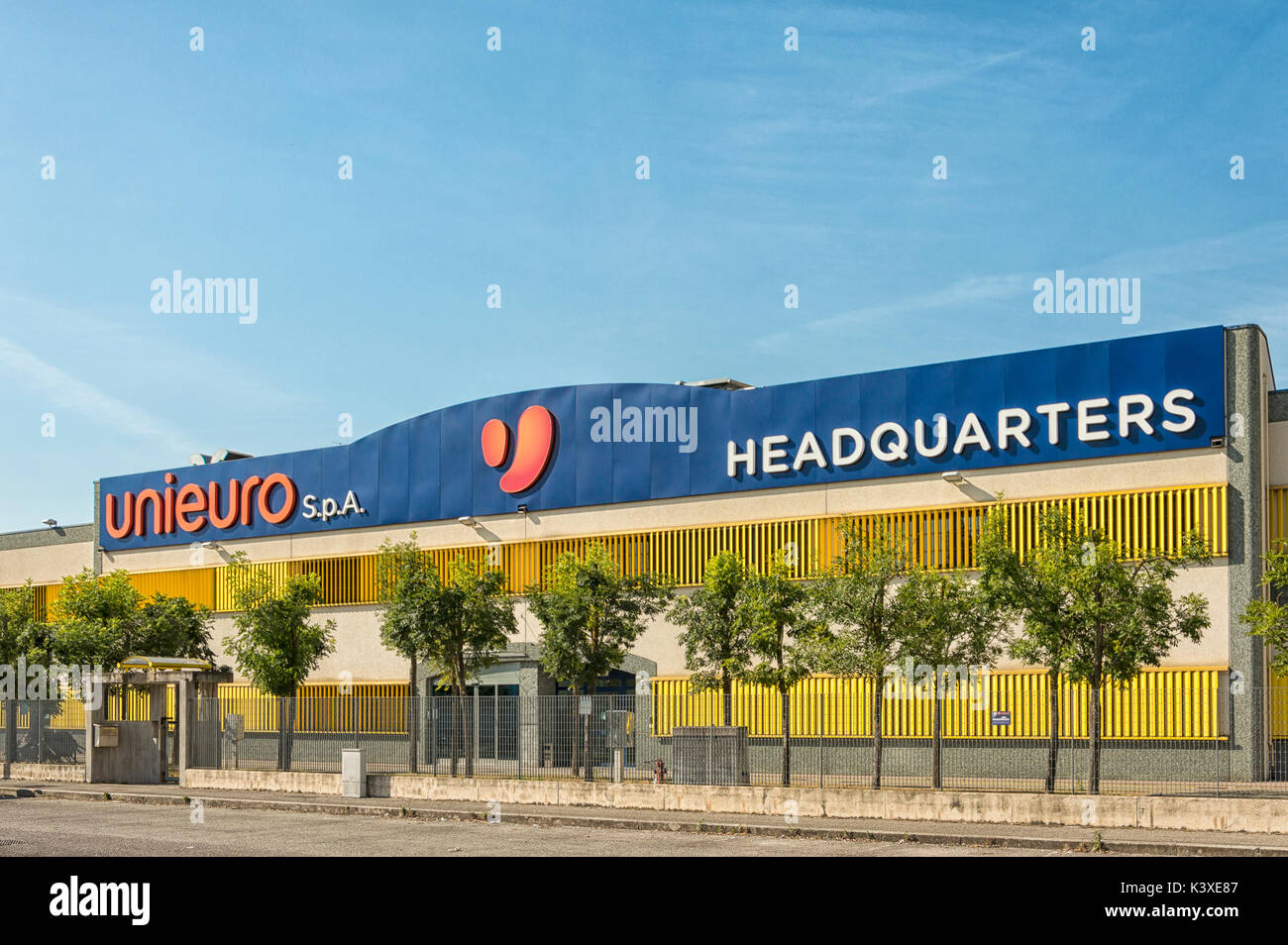 Forlì, Italia - 10 luglio 2017: Quartier generale Unieuro store in Forli'. Unieuro è il più grande d'Italia omni-channel distributore di prodotti di elettronica di consumo Foto Stock