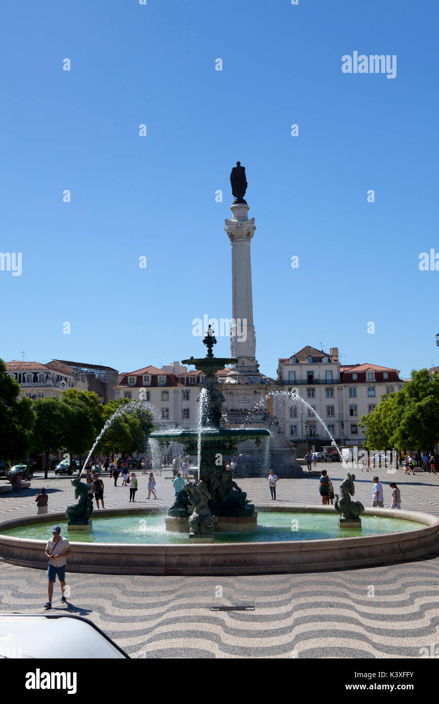 Lisbona, la capitale e la città più grande del Portogallo nel quartiere di Alfama sulla costa atlantica in Europa occidentale Foto Stock