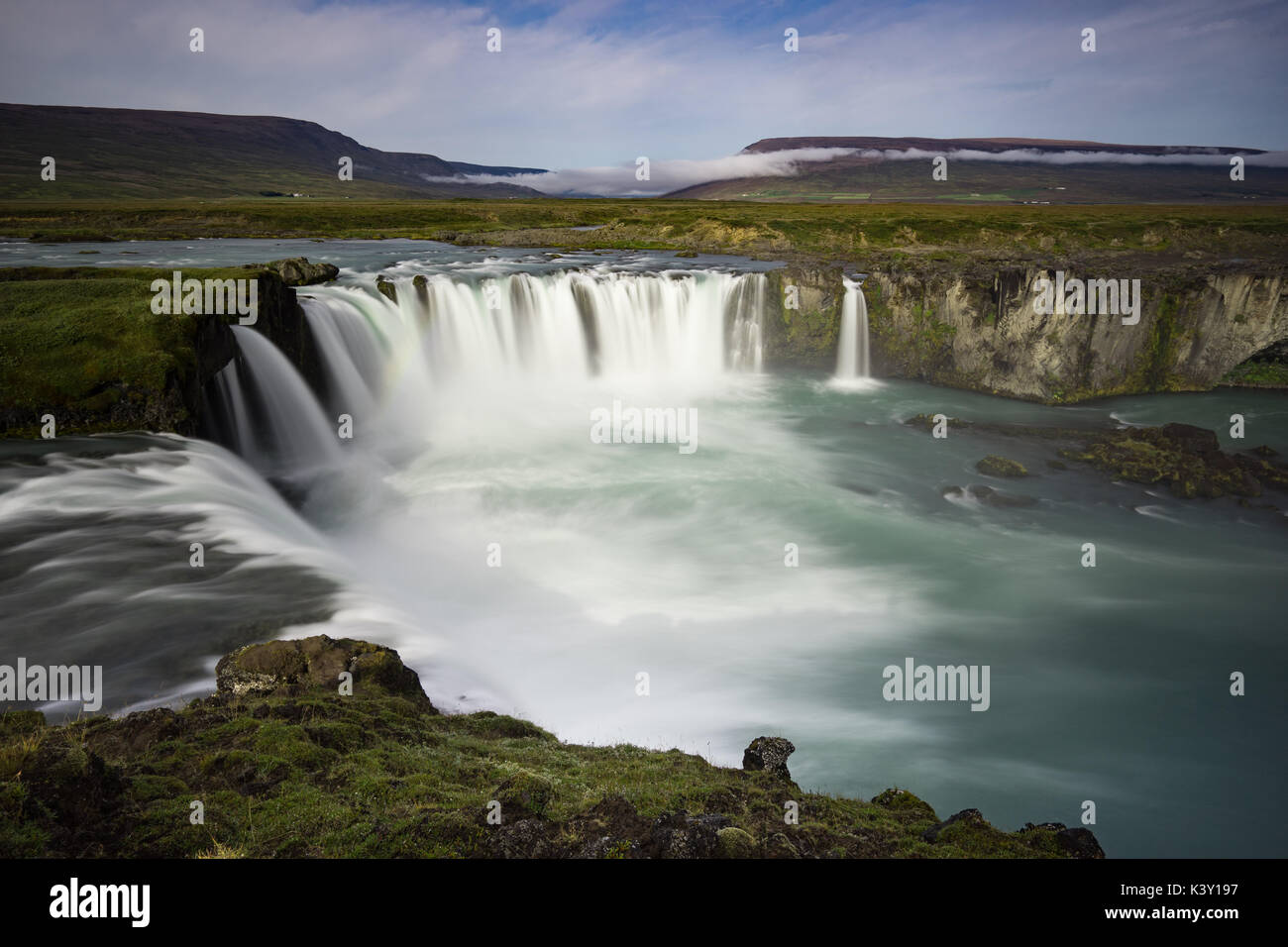 Una lunga esposizione di Godafoss, Islanda Foto Stock
