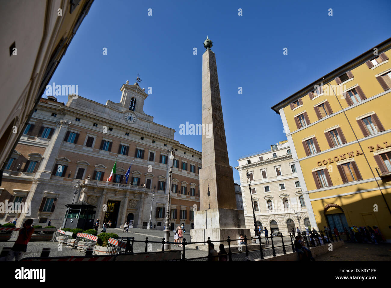 Palazzo Montecitorio, la Camera dei Deputati italiana, Piazza Montecitorio a Roma Foto Stock
