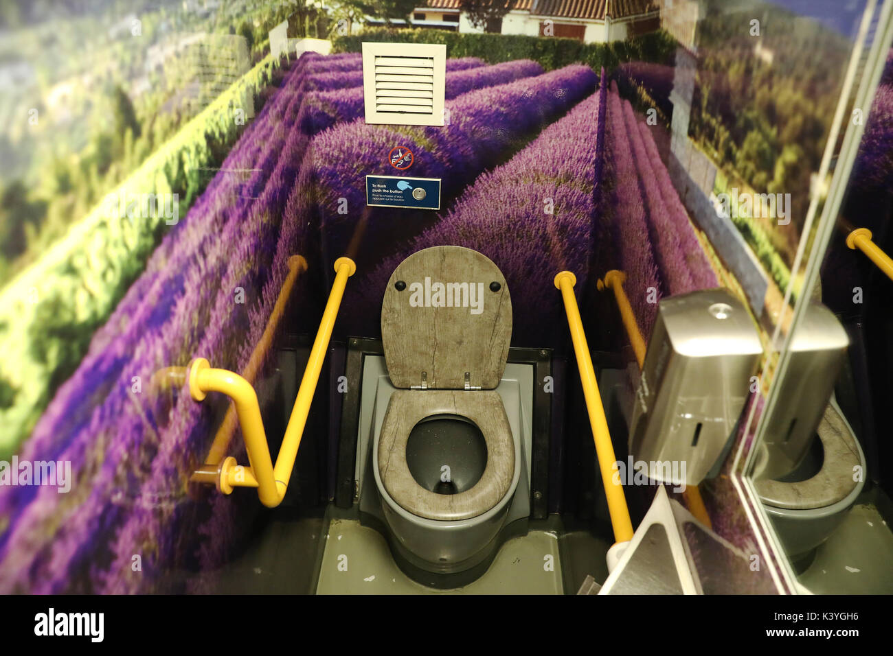 Servizi igienici in treno Eurotunnel, Folkestone, Kent, England, Regno Unito Foto Stock