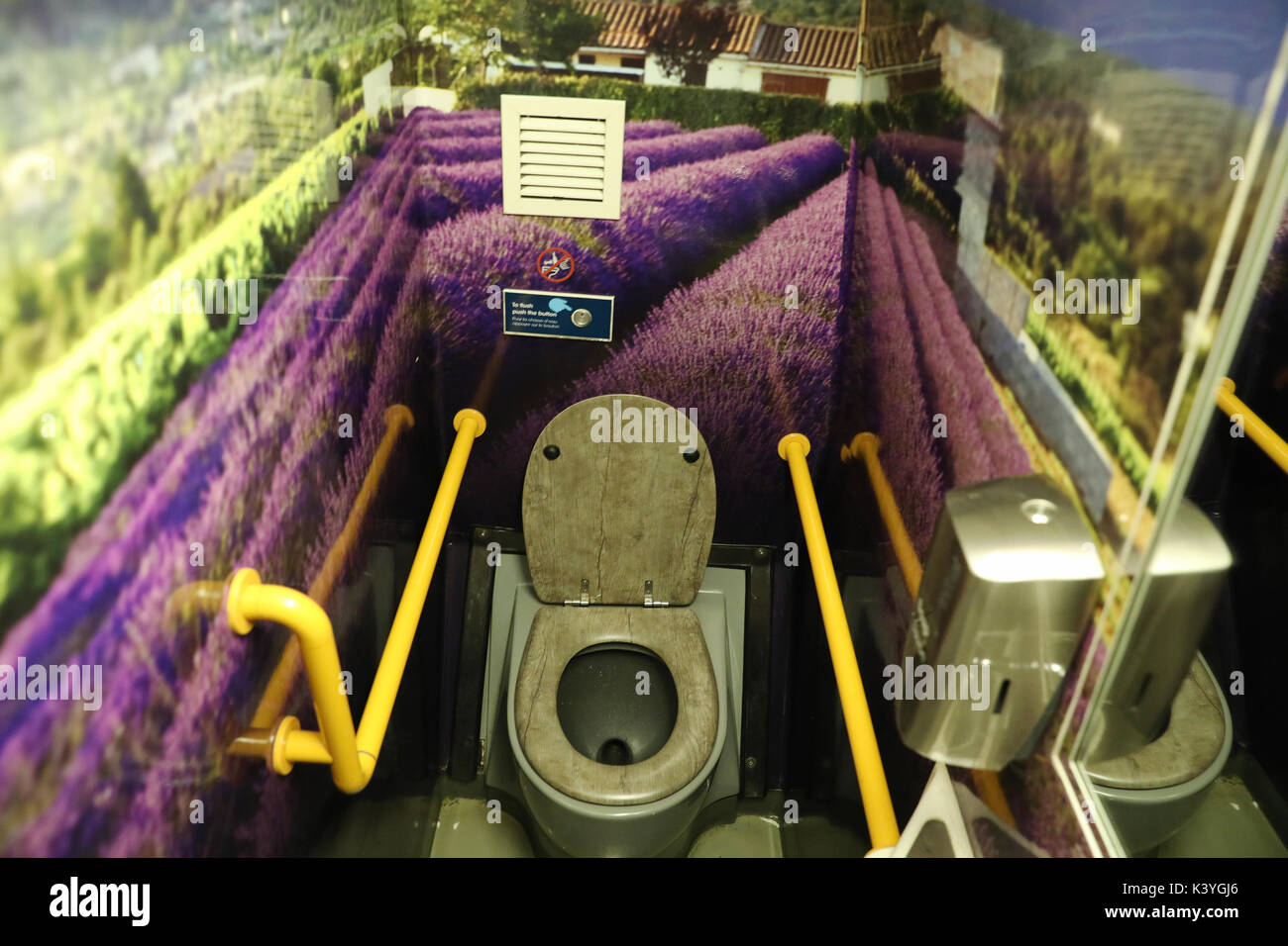 Servizi igienici in treno Eurotunnel, Folkestone, Kent, England, Regno Unito Foto Stock