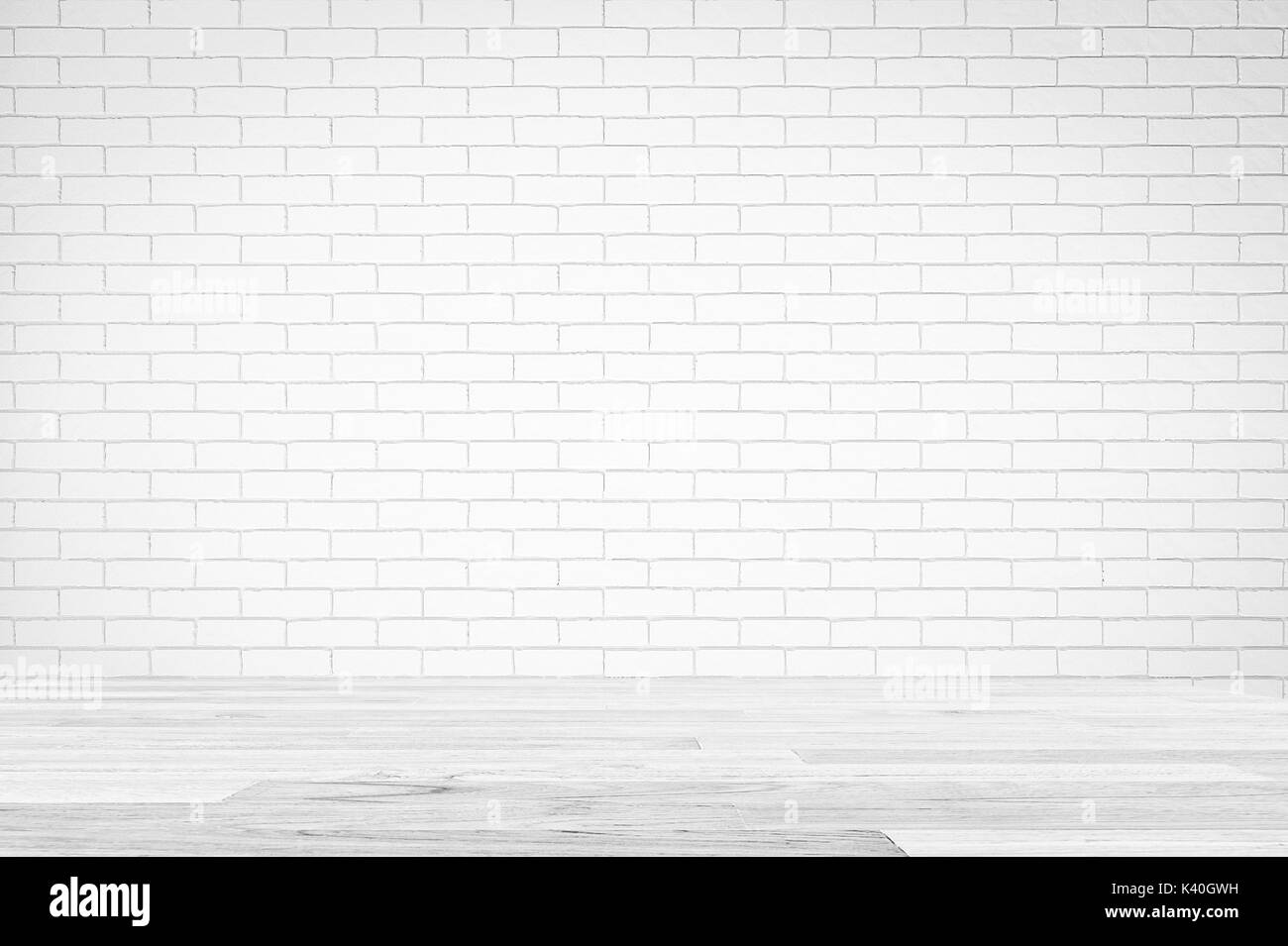 Bianco parete in mattoni con texture di legno bianco , tabella vuota sfondo astratto per presentazioni per la composizione del testo immagine di arte, sito web magazine o gr Foto Stock