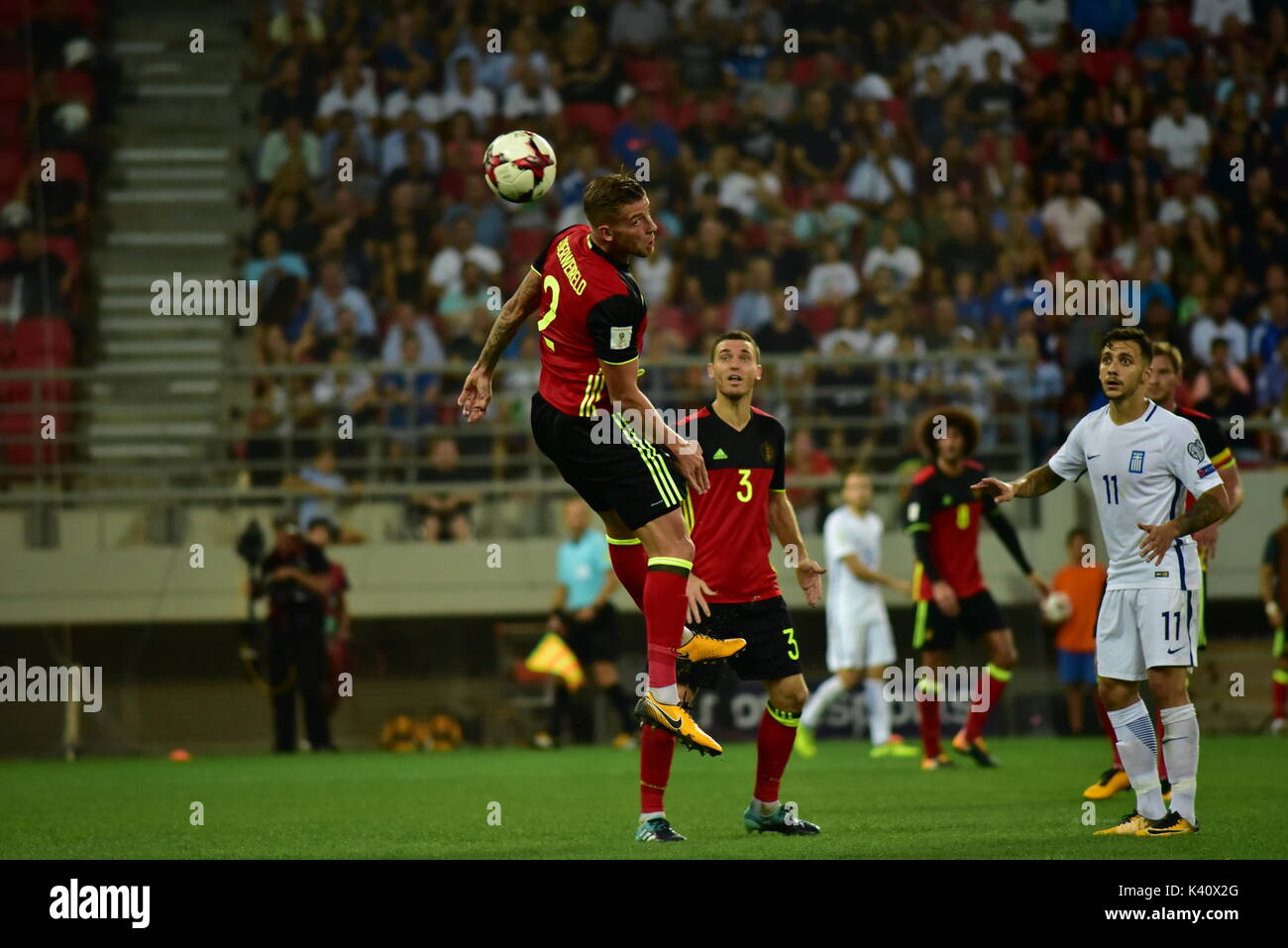 Atene, Grecia. 03Sep, 2017. Toby Alderweireld (n. 2) del Belgio through lontano la sfera. Credito: Dimitrios Karvountzis/Pacific Press/Alamy Live News Foto Stock