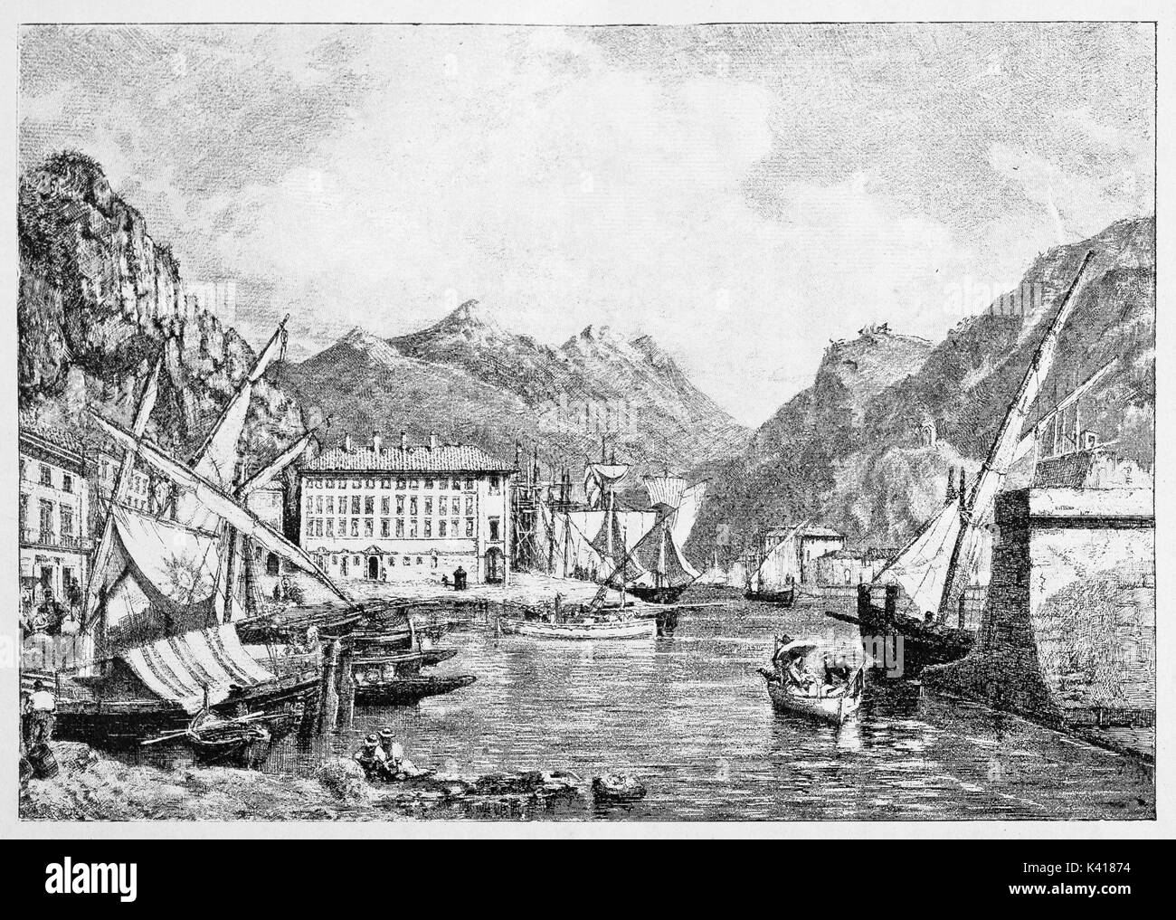 Antica Nizza (Francia) la città con un porto di mare, le barche a vela, edificio e le montagne sullo sfondo. Da E. Matania pubblicato su Garibaldi e i suoi tempi Milano Italia 1884 Foto Stock