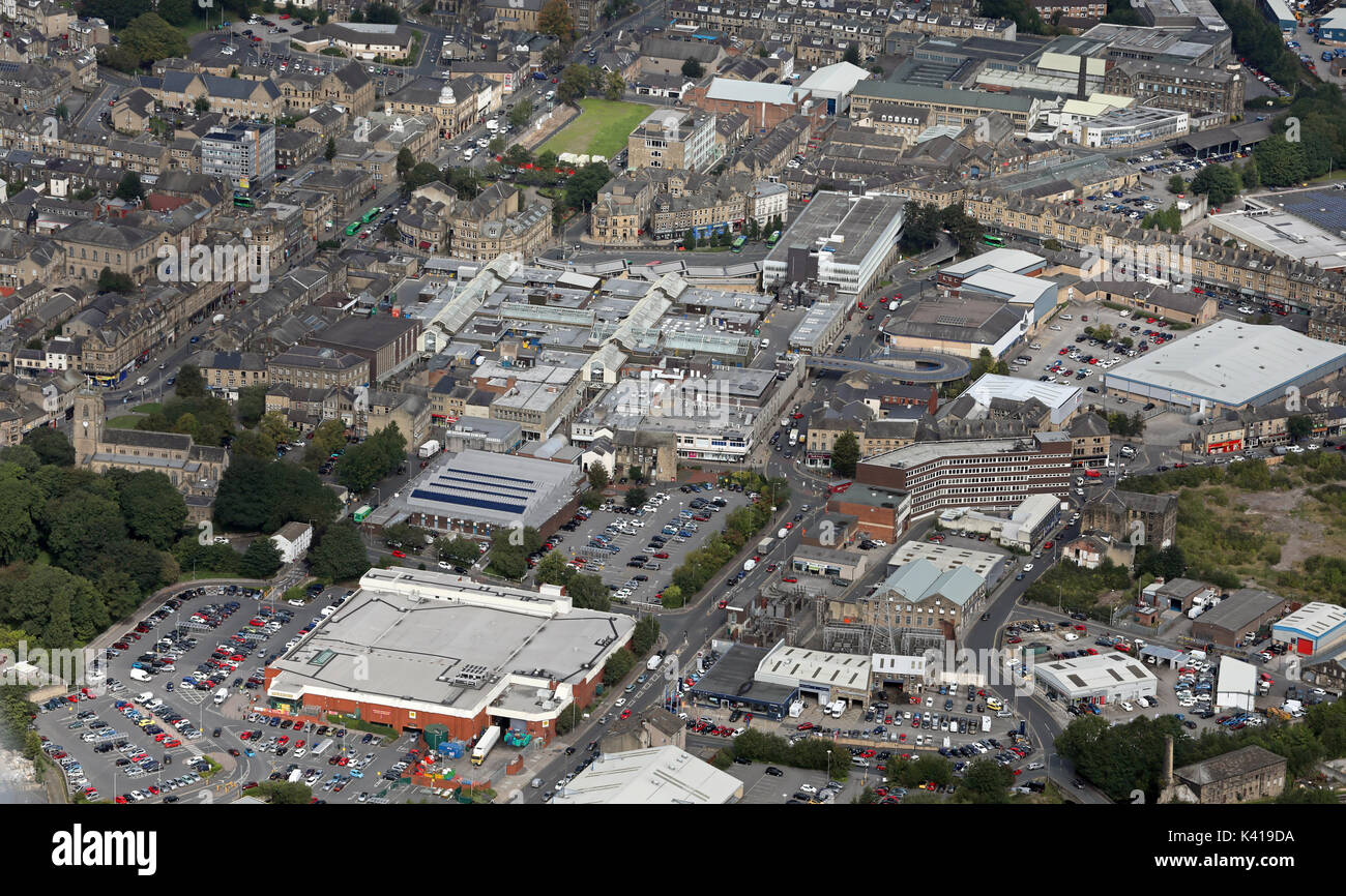 Vista aerea di Morrisons superstore & vale la pena di modo, Keighley, West Yorkshire Foto Stock