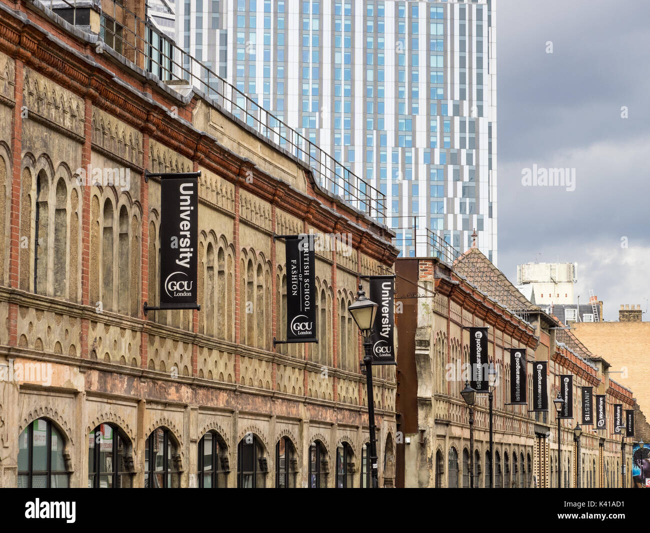 GCU British School di moda in Fashion Street in East End di Londra. Foto Stock