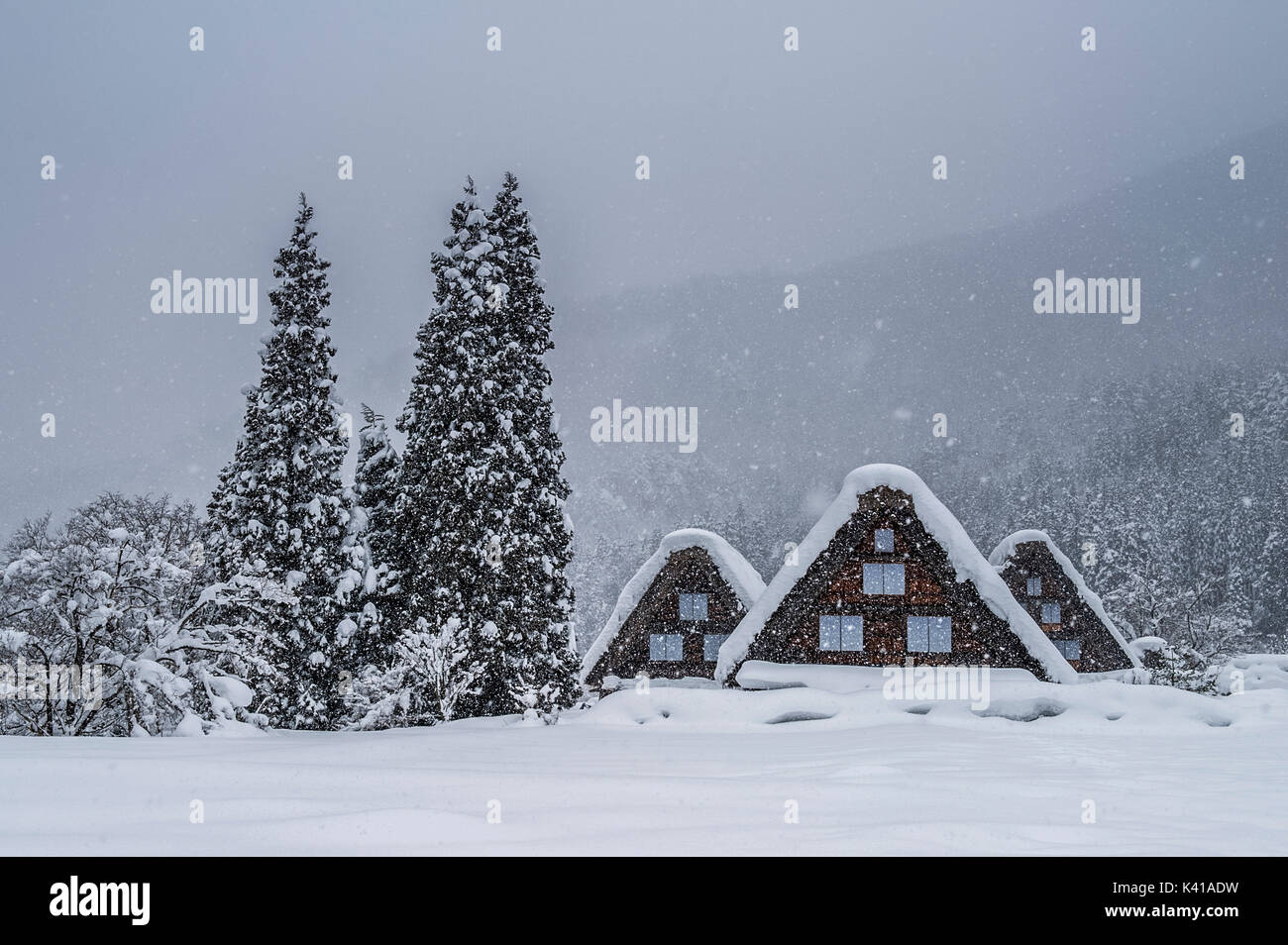 Villaggio di Shirakawa in inverno, Giappone Foto Stock Villaggio di Shirakawa in inverno, Giappone Foto Stock