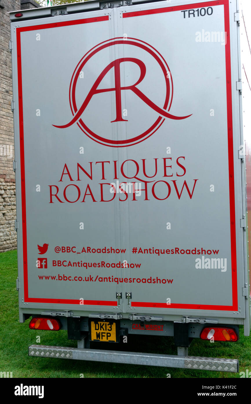 BBC Antiques Roadshow autocarro, Castello di Cardiff, Galles. Foto Stock