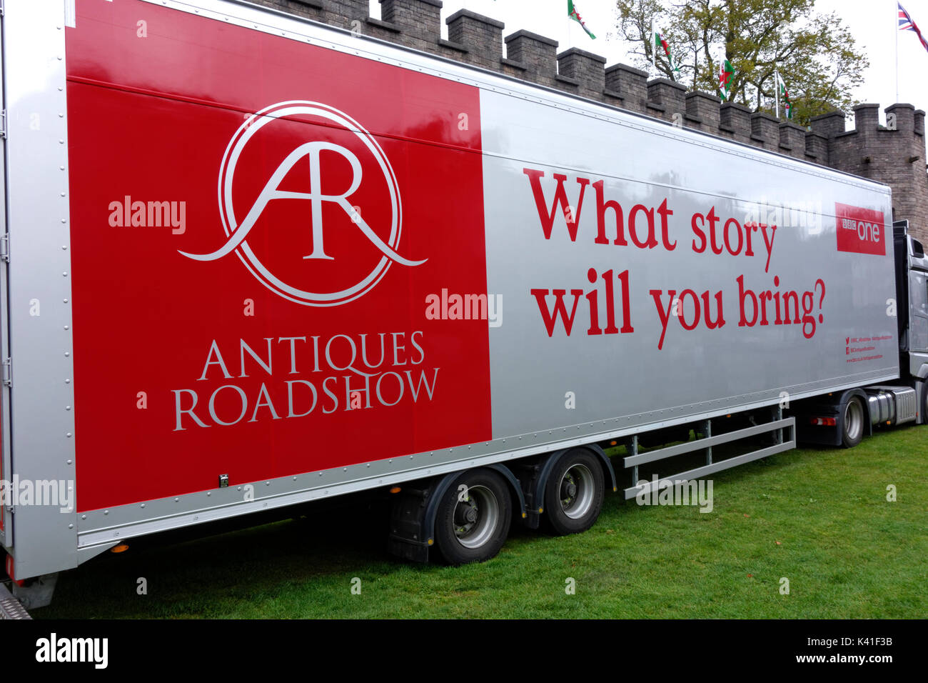 BBC Antiques Roadshow autocarro, Castello di Cardiff, Galles. Foto Stock