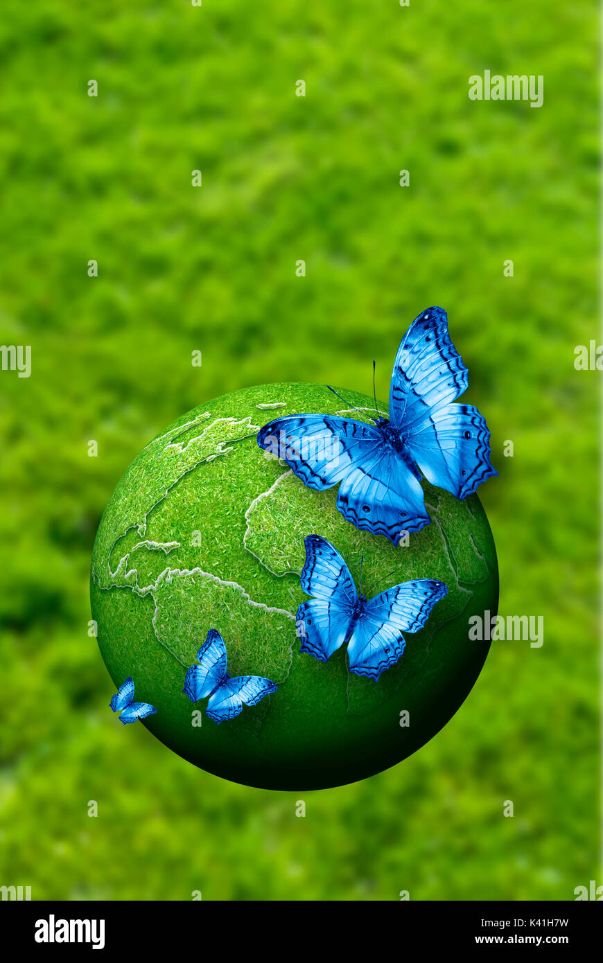 Farfalle e terra verde, concetto di ecologia Foto Stock
