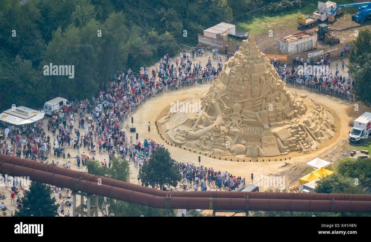 Creazione di record del mondo castelli di sabbia: 16.679 metri, parco paesaggistico Duisburg-Nord, molti visitatori arrivano al primo impianto siderurgico, il libro Guinness dei Recor Foto Stock