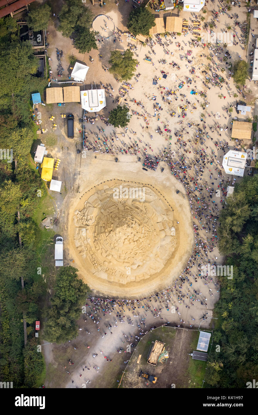 Creazione di record del mondo castelli di sabbia: 16.679 metri, parco paesaggistico Duisburg-Nord, molti visitatori arrivano al primo impianto siderurgico, il libro Guinness dei Recor Foto Stock