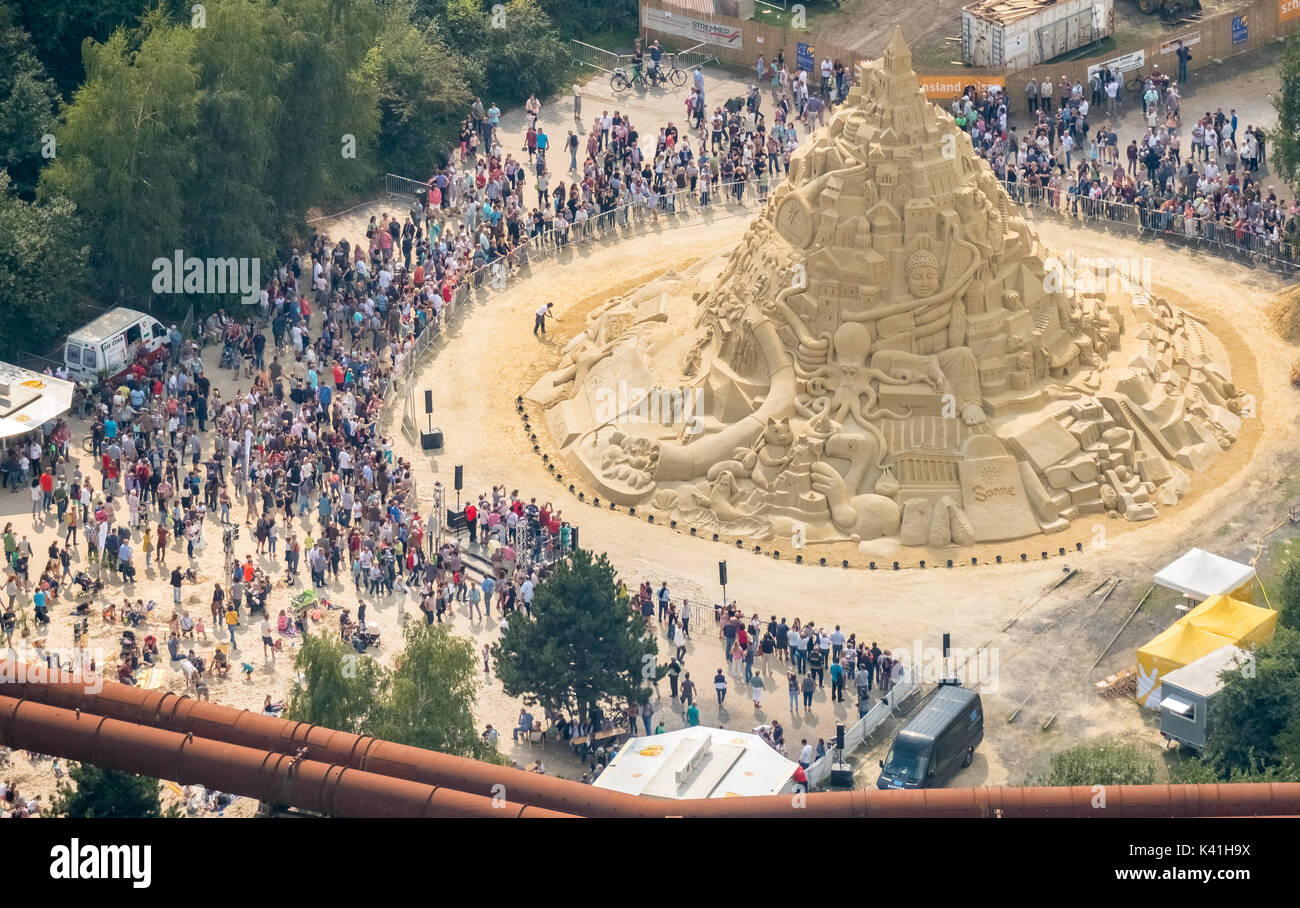 Creazione di record del mondo castelli di sabbia: 16.679 metri, parco paesaggistico Duisburg-Nord, molti visitatori arrivano al primo impianto siderurgico, il libro Guinness dei Recor Foto Stock