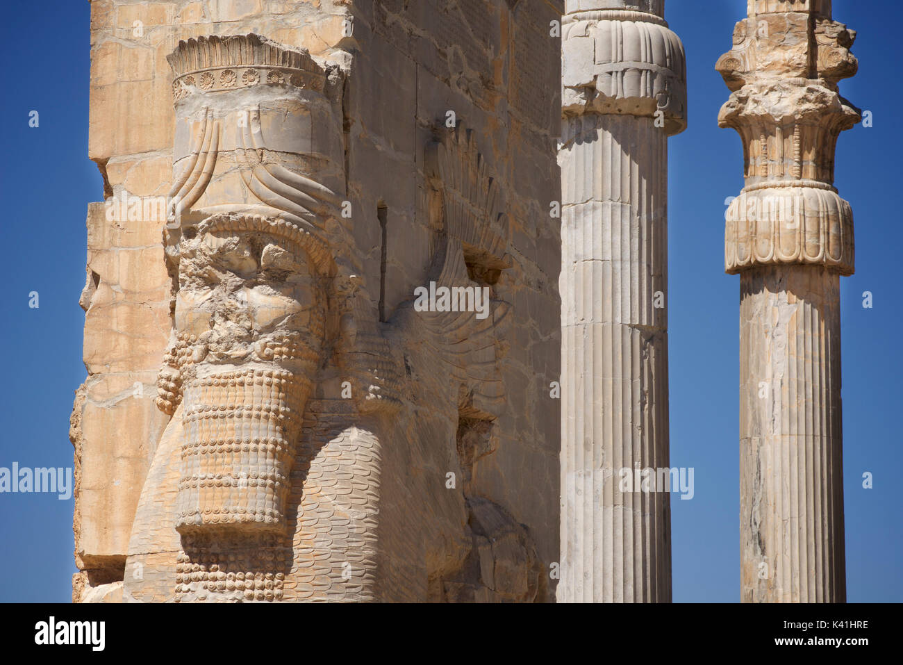 La porta di tutte le nazioni, Persepolis, Iran. lamassus, tori con le teste di uomo barbuto Foto Stock