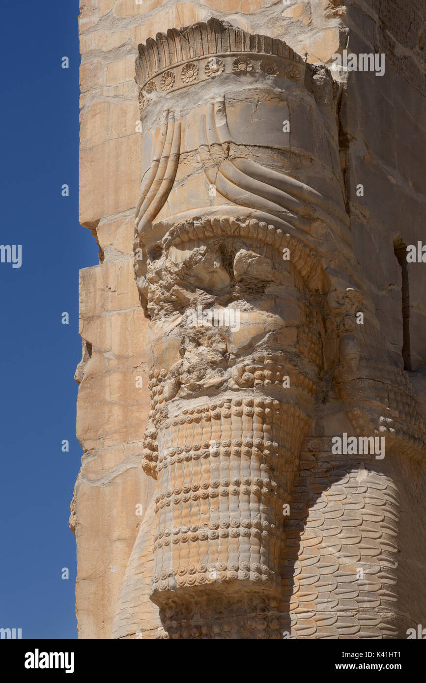La porta di tutte le nazioni, Persepolis, Iran. lamassus, tori con le teste di uomo barbuto Foto Stock