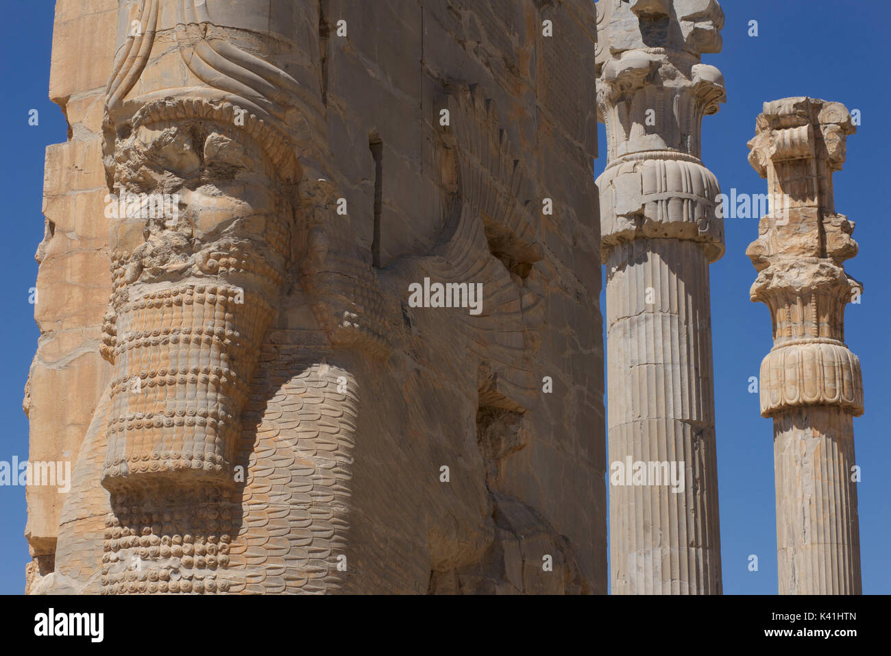 La porta di tutte le nazioni, Persepolis, Iran. lamassus, tori con le teste di uomo barbuto Foto Stock