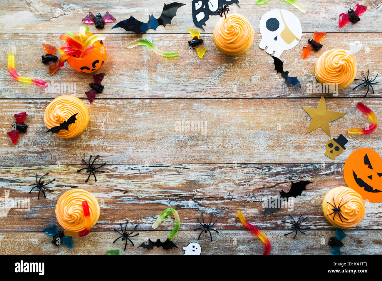 Festa di halloween decorazioni di carta e tratta Foto Stock