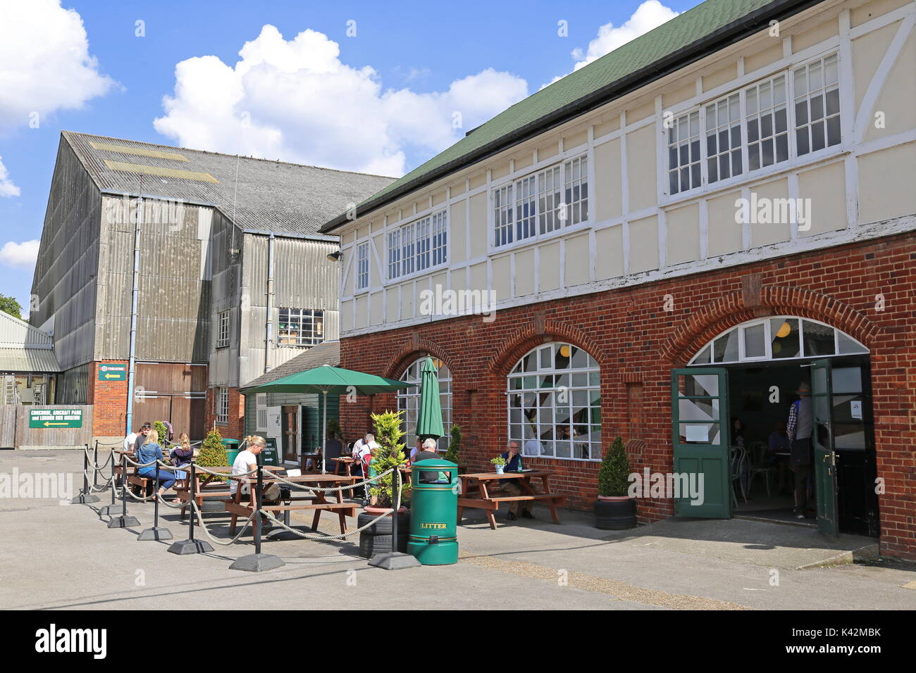 Sunbeam Cafe, Clubhouse, Brooklands Museum, Weybridge, Surrey, Inghilterra, Gran Bretagna, Regno Unito, Gran Bretagna, Europa Foto Stock