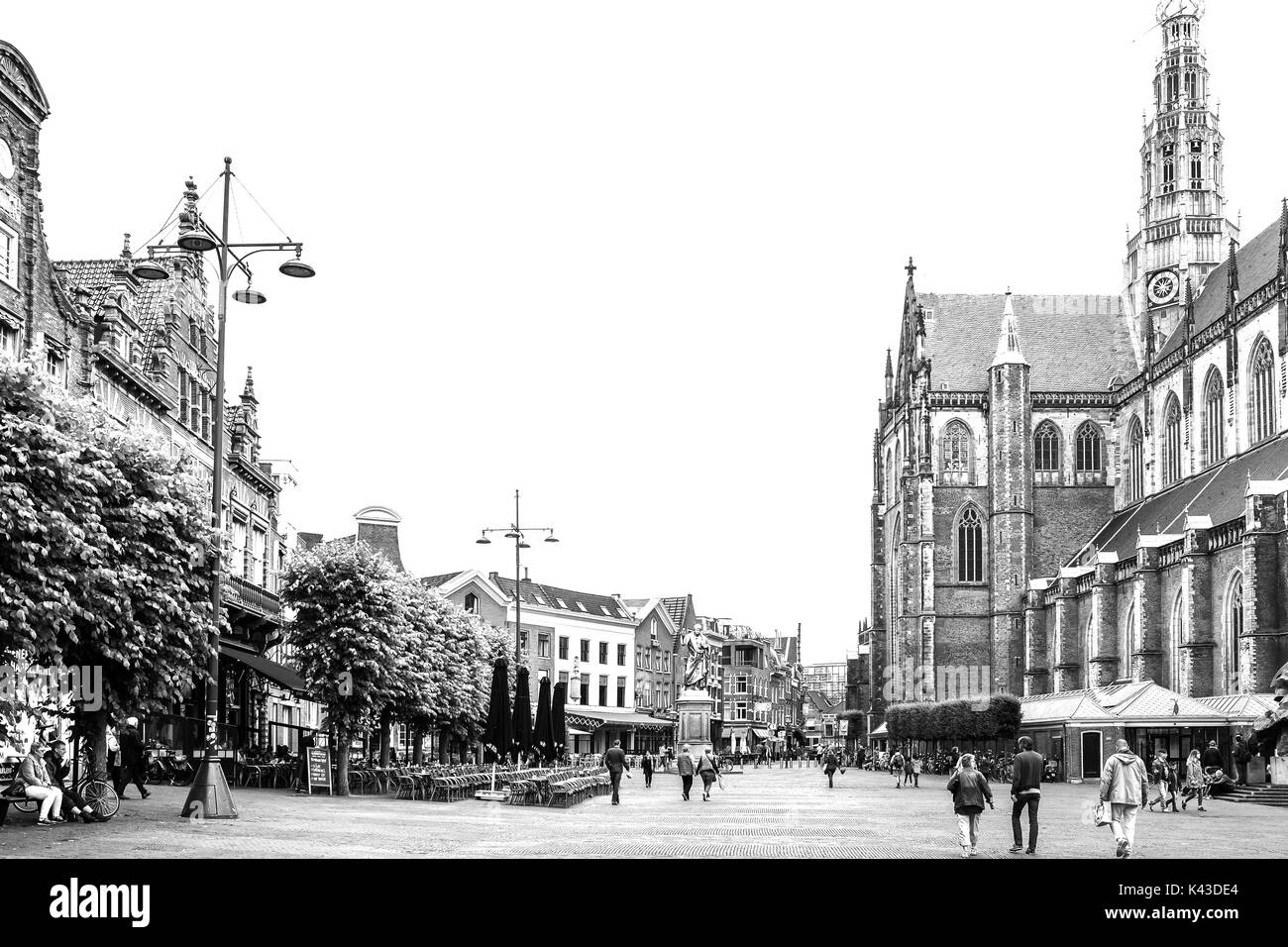 Piazza del Mercato centrale nella città olandese di Haarlem Foto Stock