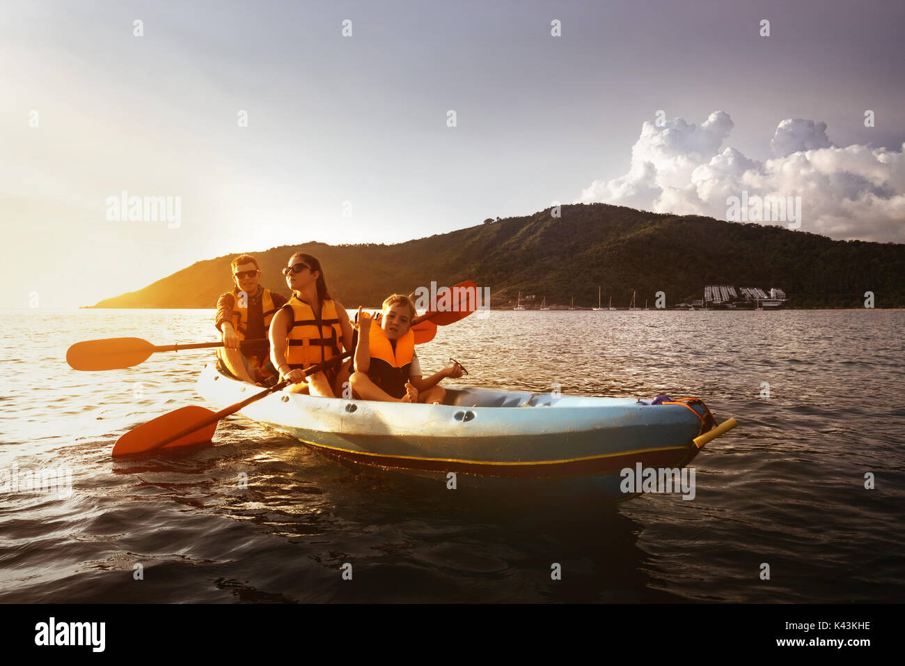 Famiglia kayak di mare viaggio concetto Foto Stock