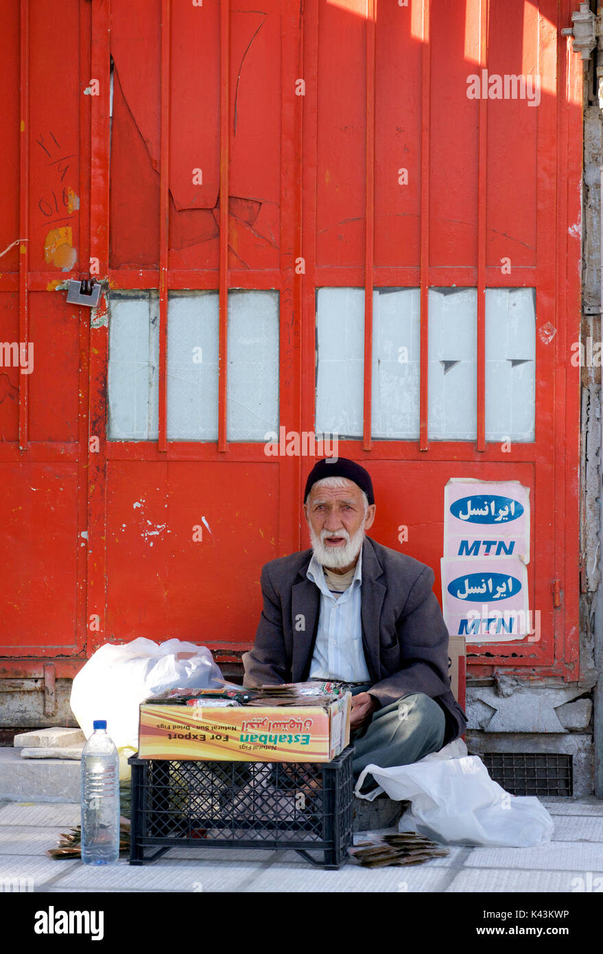 Itinerante snack iraniano venditore sulla strada, Shiraz, Iran Foto Stock