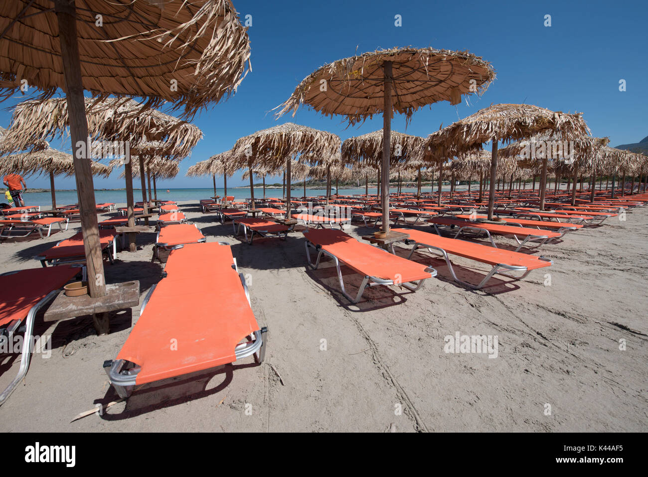 Elafonissi beach, Creta, Grecia, l'Europa. Uno dei la più europea famosa spiaggia in questa parte thare sono ombrellone per ombra e lettini. Foto Stock