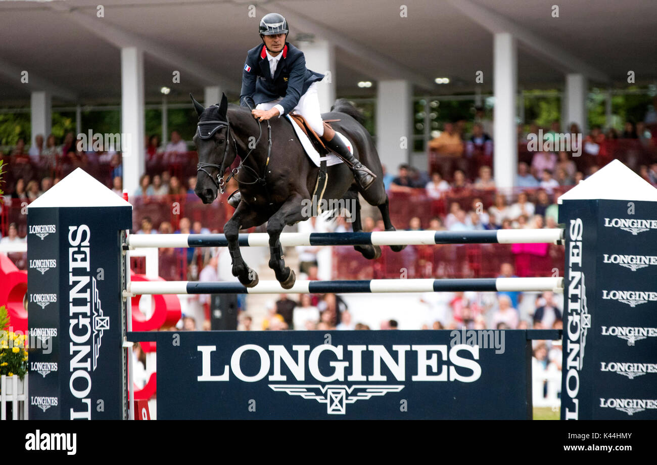 Gijon, Spagna. Il 4 settembre, 2017. Edward Levy (Francia) con Sirius Black durante la competizione equestre show jumping di CSIO Gijon a Las Mestas Center il 4 settembre 2017 a Gijon, Spagna. ©David Gato/Alamy Live News Foto Stock