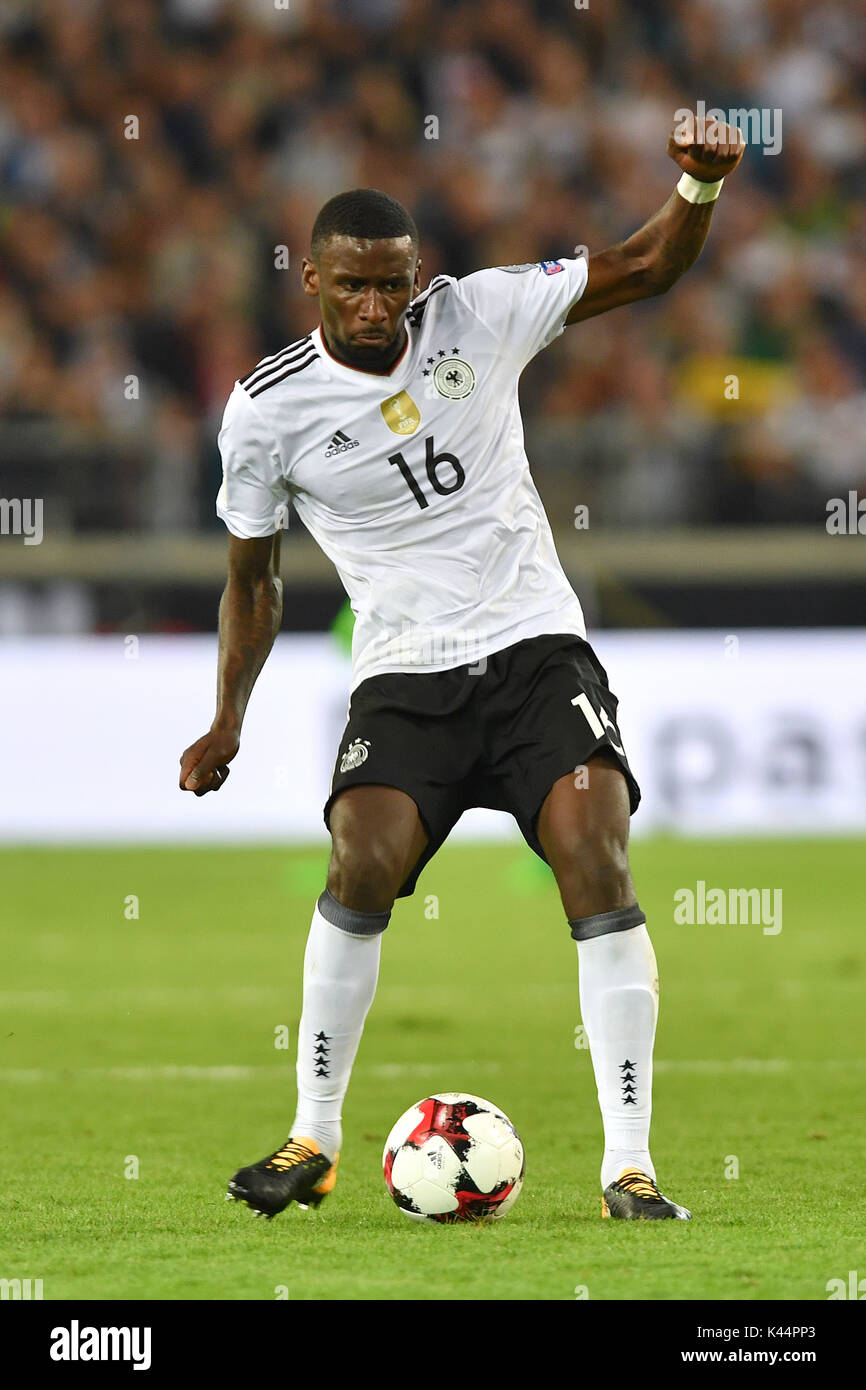 Stoccarda, Deutschland. 04 Sep, 2017. Antonio RUEDIGER (GER), Aktion, Einzelaktion, Einzelbild, Freisteller, Ganzkoerperaufnahme, ganze figura. Fussball Laenderspiel, WM-Qualifikation, Deutschland (GER)-Norwegen (NOR) 6-0, am 04.09.2017, M E R C D E L L A D E S B E N Z A R E N A/S T U T T G A R T. | Verwendung weltweit Credito: dpa/Alamy Live News Foto Stock