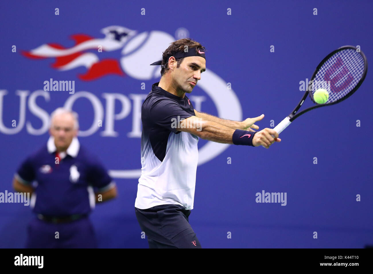 Il 2 settembre 2017, Billie Jean King National Tennis Center, Flushing Meadows, New York, Stati Uniti d'America; Roger Federer (SUI) durante il giorno sei partita del 2017 US Open Foto Stock