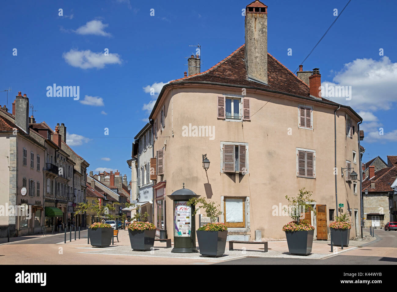 Vecchie case nel centro della città di Poligny, comune nel dipartimento del Giura in Franche-Comté, Lons-le-Saunier, Francia Foto Stock