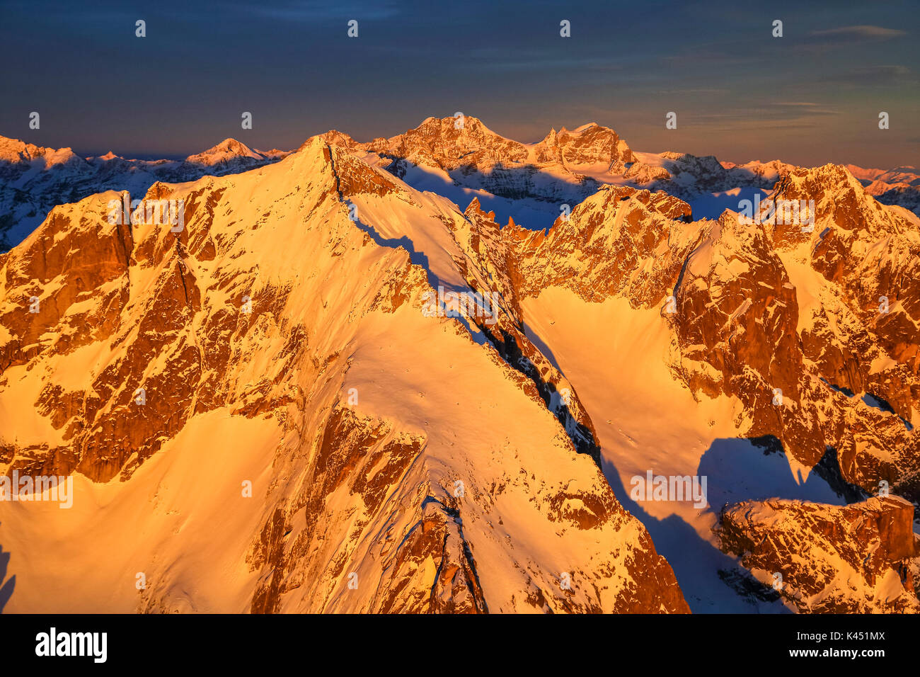 Vista aerea di picchi Torrone al tramonto Val Masino Valtellina Lombardia Italia Europa Foto Stock