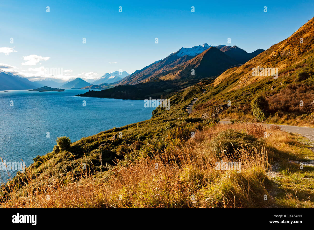 Sunbeam a Bennetts Bluff Lookout all'Genorchy-Queenstown Road offre vedute di Glenorchy da sud verso nord. Foto Stock