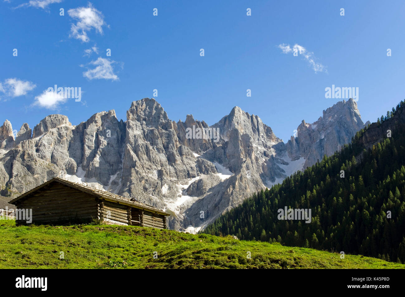 Val Venegia hut nella parte anteriore delle Pale di San Martino di Castrozza Foto Stock
