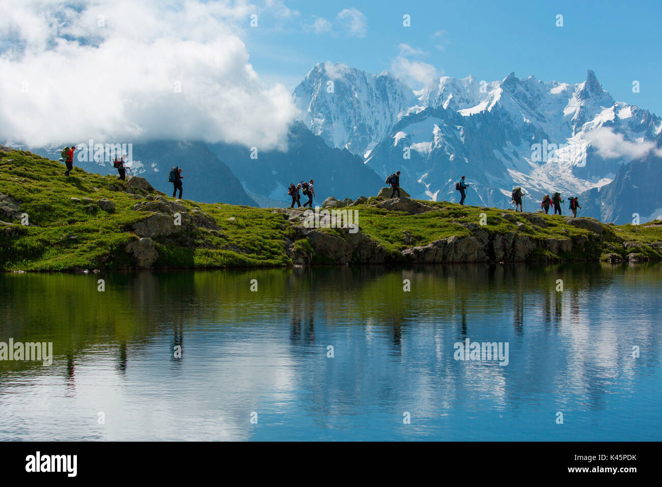 L'Europa,Francia,quartiere di Chamonix. Mont Blanc Range e Lac de Cheserys Foto Stock