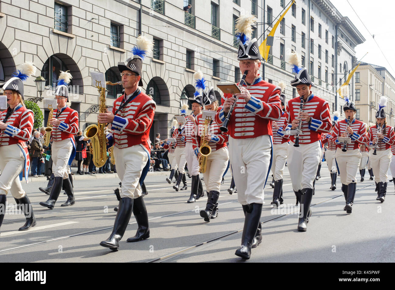 L'Oktoberfest a Monaco di Baviera è il mondo più grande festa della birra e all'apertura pubblica parade 9000 partecipanti prendono posto con bande musicali e cavalli Foto Stock