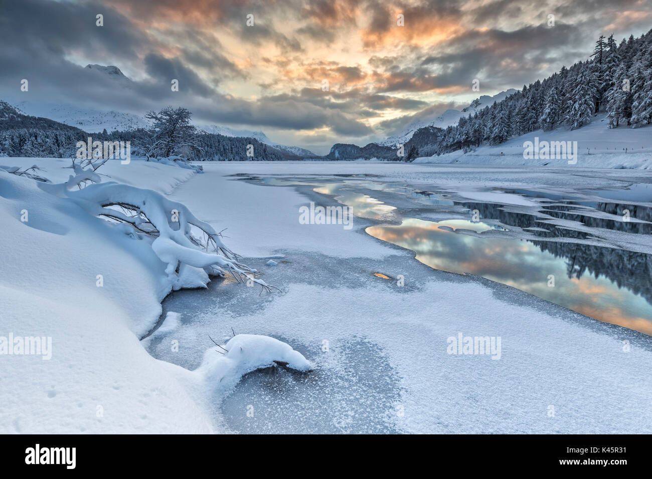Tramonto sul lago di Sils. Sils Engadina, Canton Grigioni, Svizzera Foto Stock