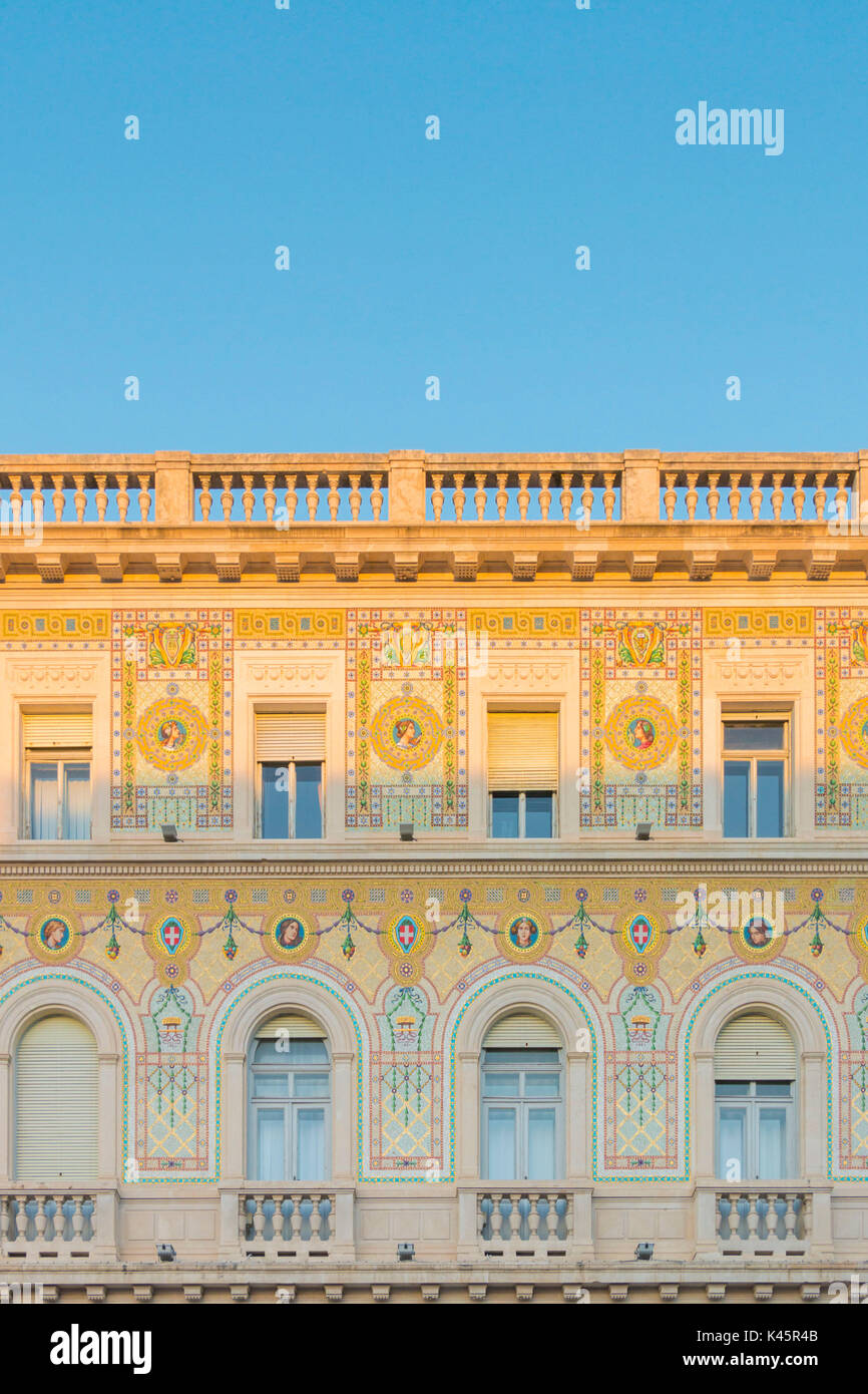 Edificio neoclassico a Trieste. Città di Trieste, provincia di Trieste, Friuli Venezia Giulia distretto, Italia, Europa Foto Stock