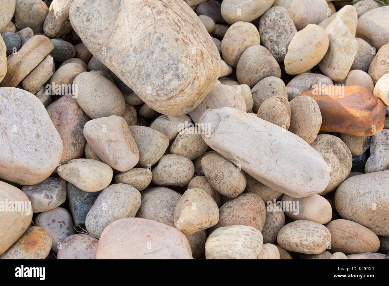 Le pietre dal fiume Tana, Utsjoki, Lapponia Foto Stock