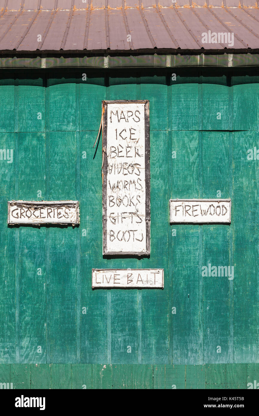 Stati Uniti d'America, New York, Montagne Adirondack, Lungo Lago, alimentazione esterna store, dettaglio Foto Stock