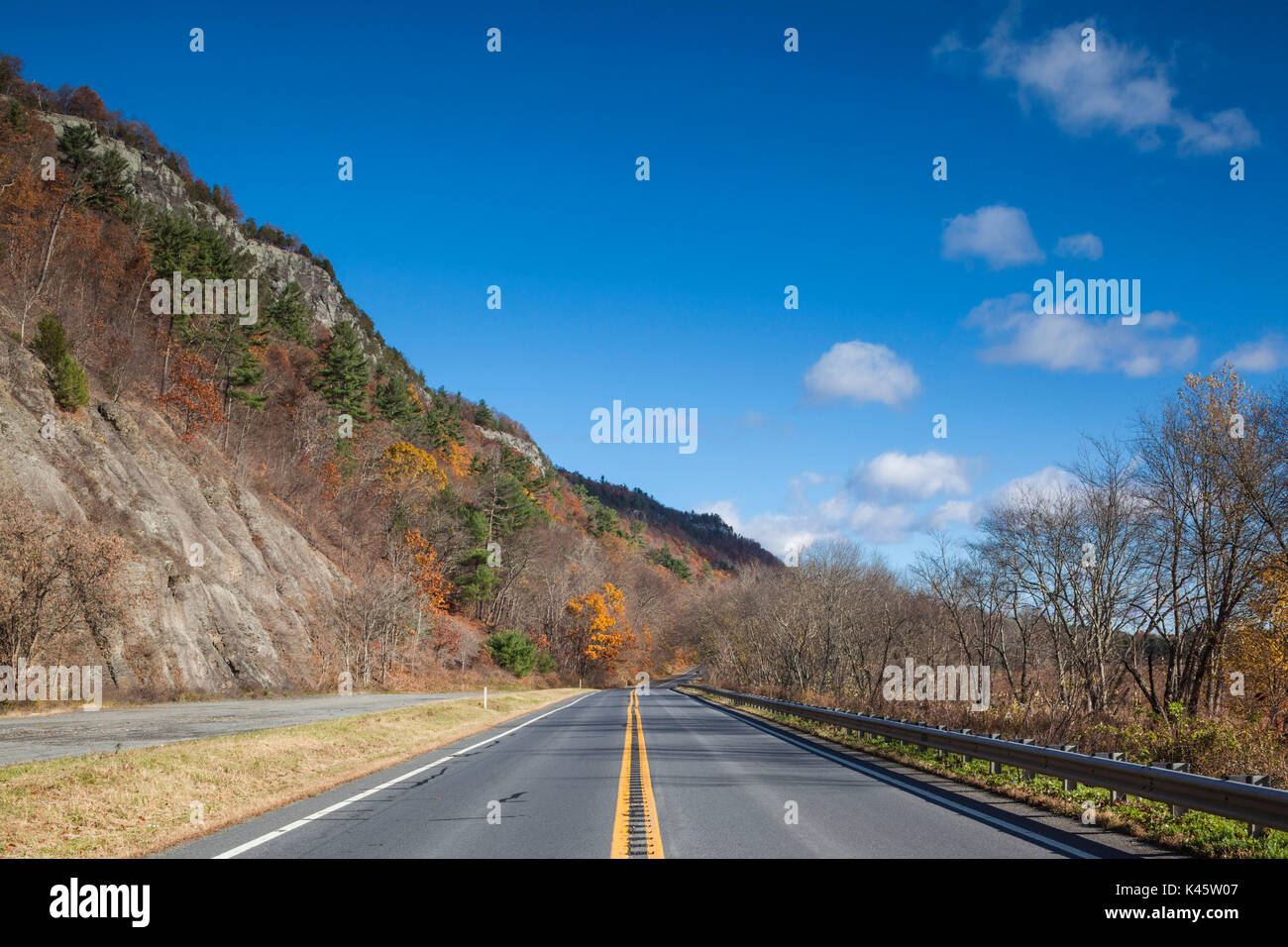 Stati Uniti d'America, Pennsylvania, Delaware Water Gap National Recreation Area, Rt 209, autunno Foto Stock