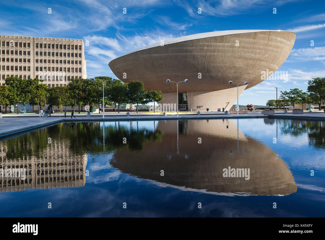 Stati Uniti d'America, New York, Hudson Valley, Albany, New York State Capitol, Rockefeller Empire State Plaza, l'Uovo Teatro di Stato e Torre di Corning Foto Stock