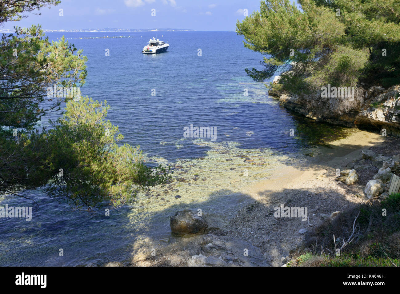 Baia con rocce, île sainte-marguerite, Francia Foto Stock