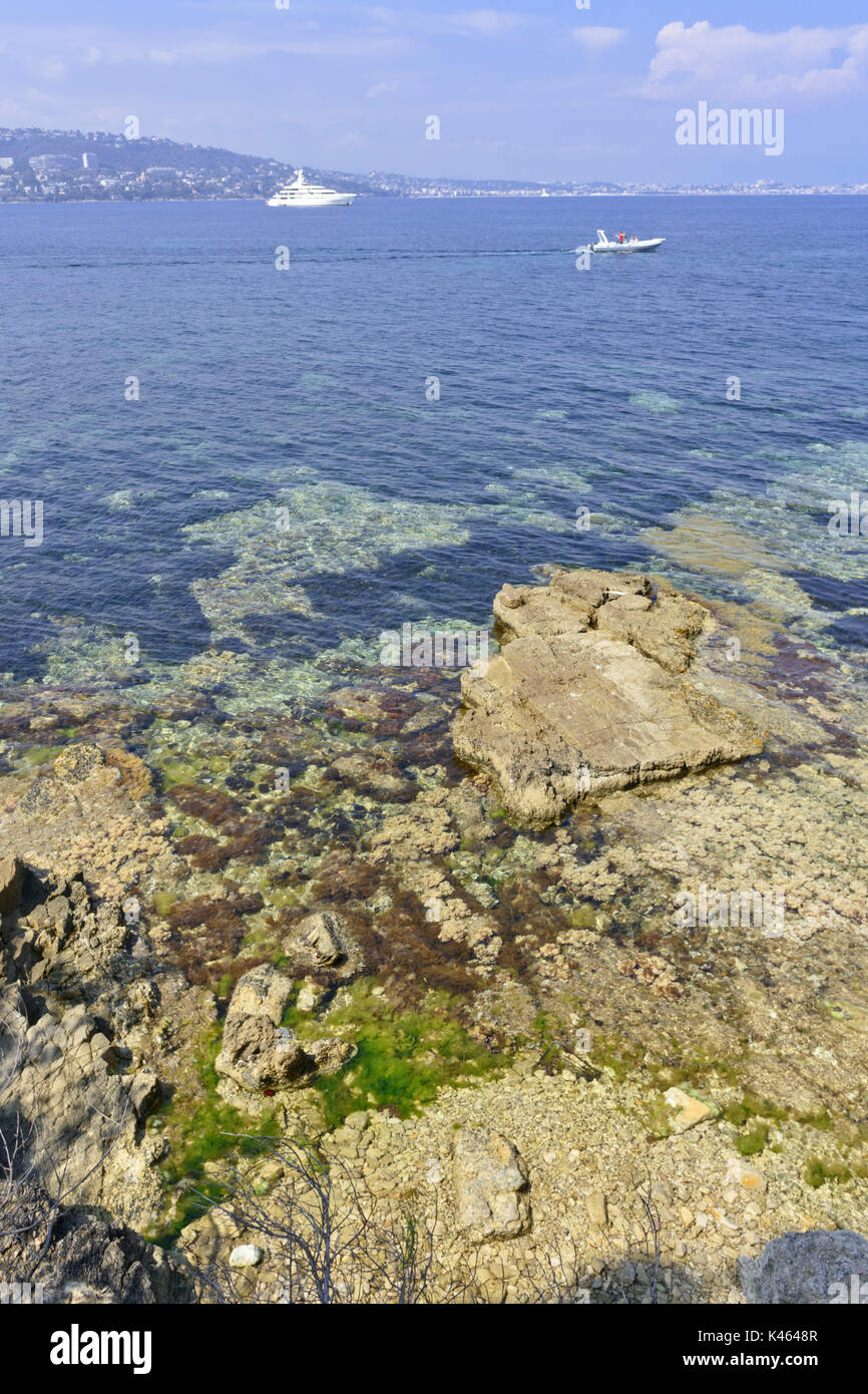 Baia con rocce, île sainte-marguerite, Francia Foto Stock