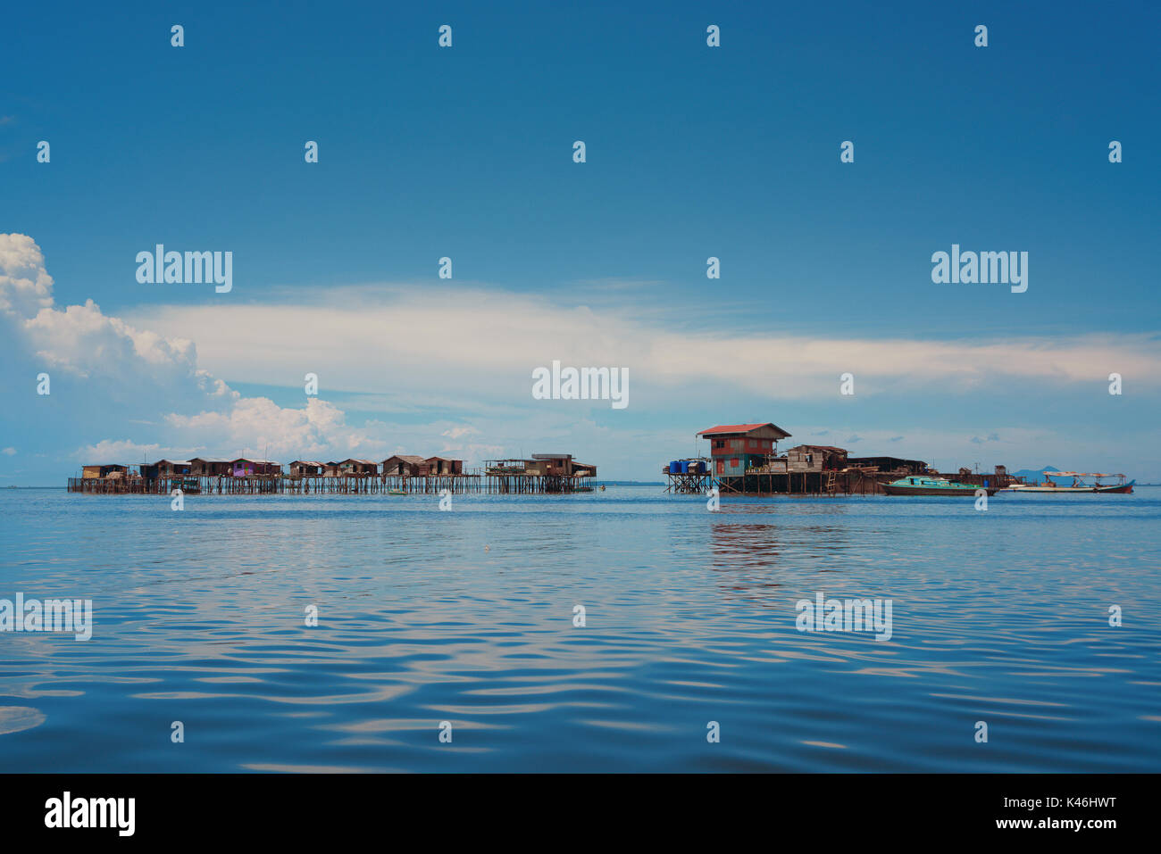 Semporna, Sabah, maggio 2017, una colonia di zingari del mare chiamato Bajau Laut Foto Stock