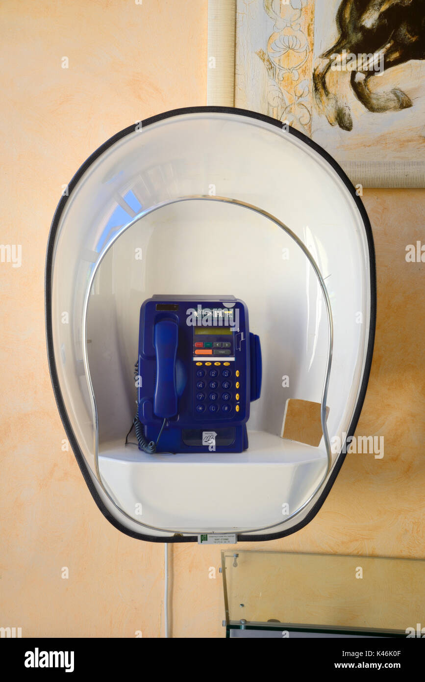Il francese degli anni sessanta in plastica stampata Phone Booth o la casella Foto Stock